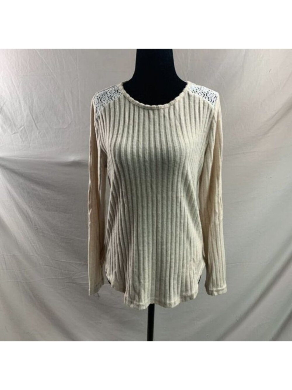 Guipure Lace Insert Ribbed Tee Cream - Picture 6 of 6